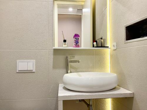 Three-Bedroom Apartment image 5