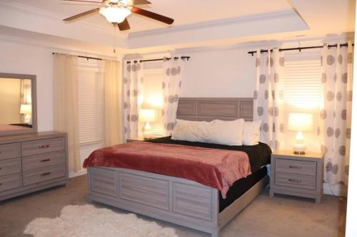 B&B Raleigh - Convenient Remote-friendly suburban oasis! - Bed and Breakfast Raleigh