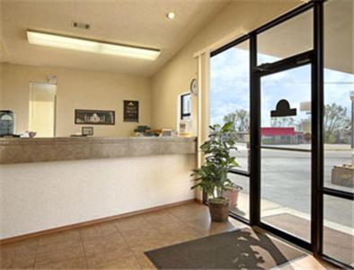 ล็อบบี้, Sunset Inn Clarksville in คลาร์กสวิล (AR)