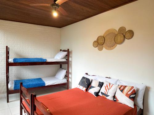 Dois Quartos Suites em Ubatuba Beira-Mar na Praia da Enseada Hospedagem Barato Simples Pe na Areia A