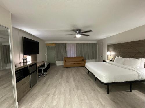 Quality Inn & Suites Airport/Cruise Port Hollywood