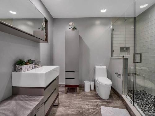 3 Bedrm Palace Suite - King FL bed & Free EV Charging in Orlando, USA