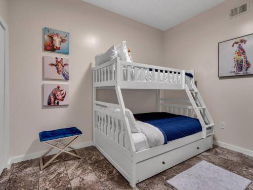 3 Bedrm Palace Suite - King FL bed & Free EV Charging in Orlando, USA