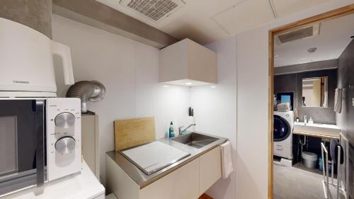 M/W HOTEL