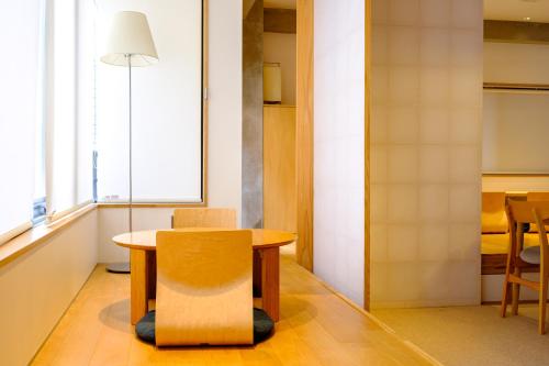 M/W HOTEL