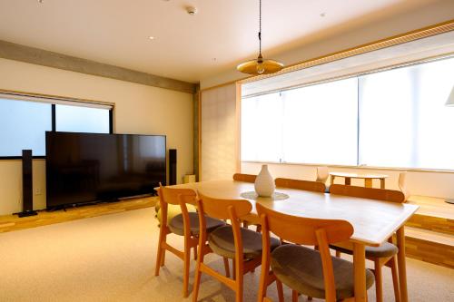 M/W HOTEL