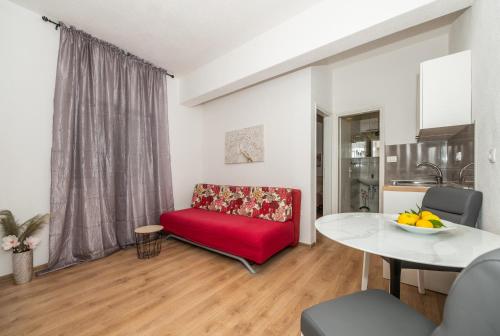 One-Bedroom Apartment image 2