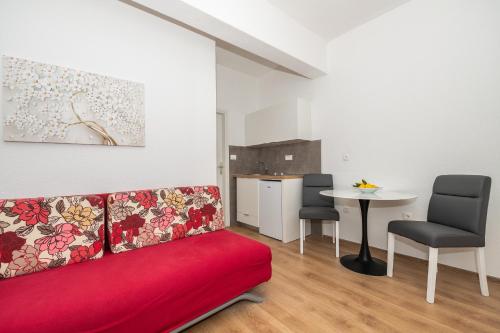 One-Bedroom Apartment image 8