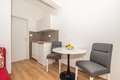 One-Bedroom Apartment image 1