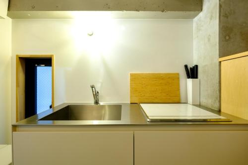 M/W HOTEL