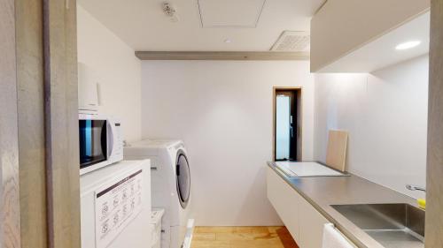 M/W HOTEL