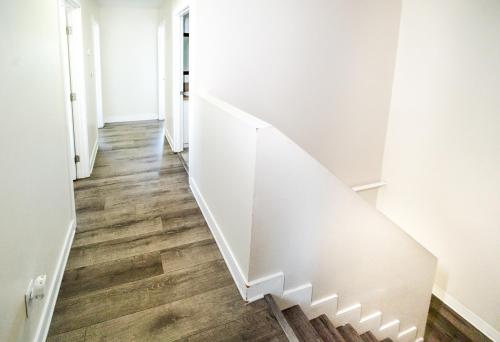 Large 2 levles 5 bedroom with 3 bathroom and 2 parking in Los Angeles, USA