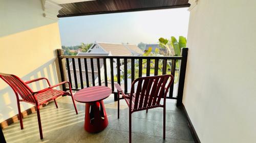 Balcony/terrace, Manyo Hotel and Resort in Nam Khan River