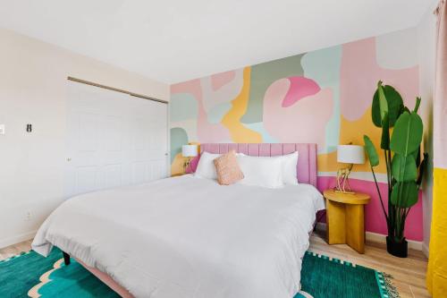 Bachelorette! Fire Pit+Heated Pool+3MI to Old Town