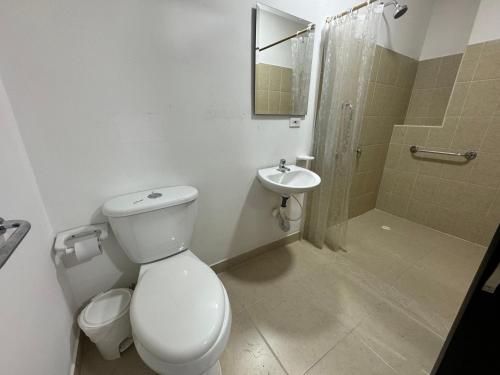 Double Room with Private Bathroom image 1