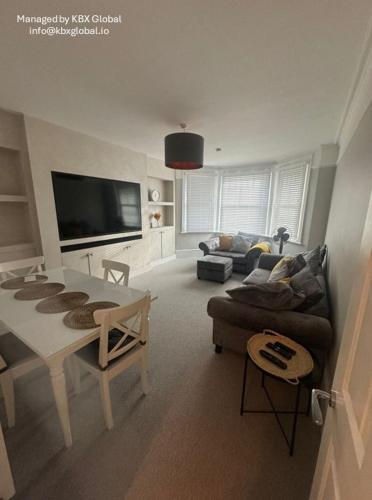 Luxurious New Serviced Apartment (Surrey)