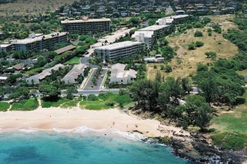 Beachside Retreat with High-Speed Wi-Fi and Pool