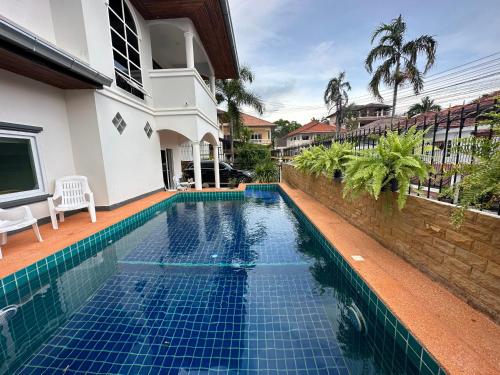 Sunset Pool Villa Near Quiet Beach