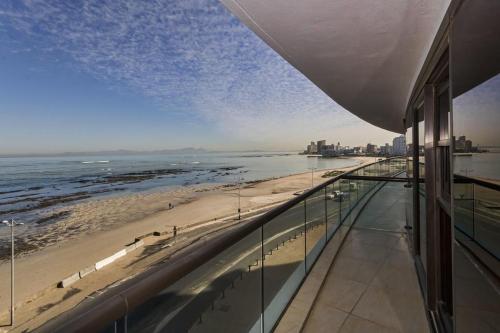 302 Ocean View, Странд