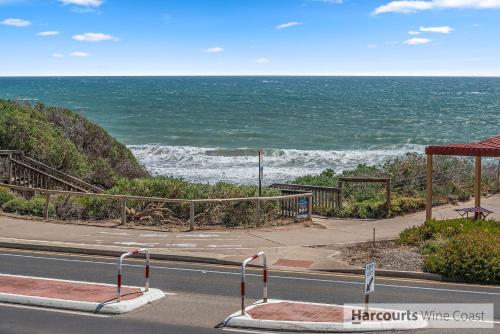Esplanade Gateway in Port Noarlunga South