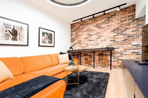 2BR by NDK - AC - Desk - Lux Interior - Balcony, Sofia (zdjęcie 6)