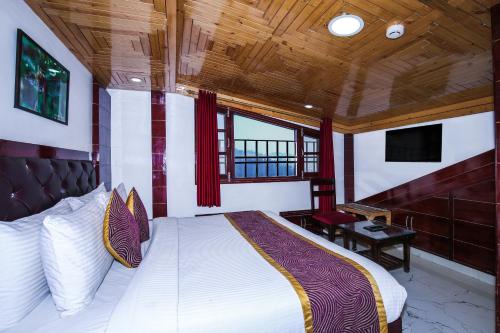 Hotel White Grand Shimla-near ISBT bus stand- Fully Air Conditioner