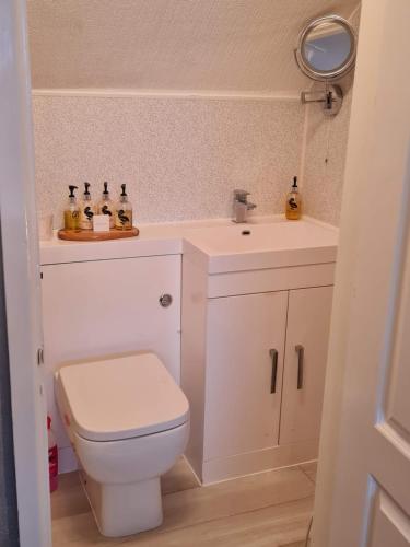 Brookside Guest House & Mini Spa - image 8