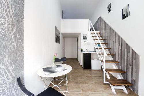 One-Bedroom Apartment image 5