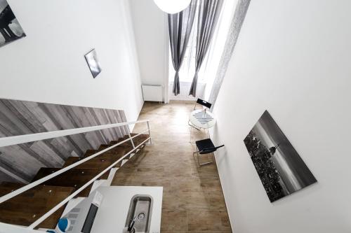 One-Bedroom Apartment image 4