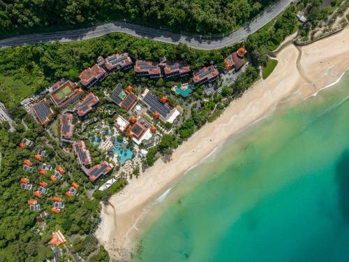 Centara Grand Beach Resort Phuket – khách sạn tại Karon
