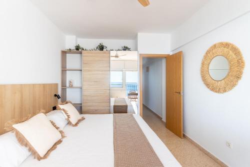Studio Apartment with Sea View image 9