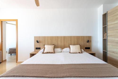 Two-Bedroom Studio Apartment with Sea Views image 1