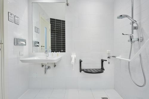 Holiday Inn Express Belgrade - City - main image