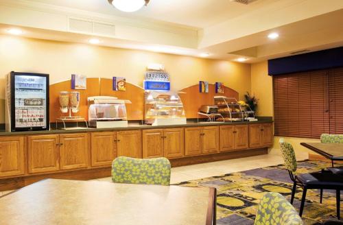 Holiday Inn Express Hotel & Suites Chicago South Lansing, an IHG Hotel