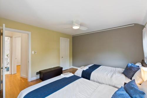 Beautiful 3BR 2BA Colonial House by CozySuites in Alexandria, USA