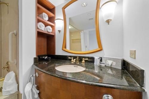 CozySuites Beachfront 2BR 3BA Condo - image 8