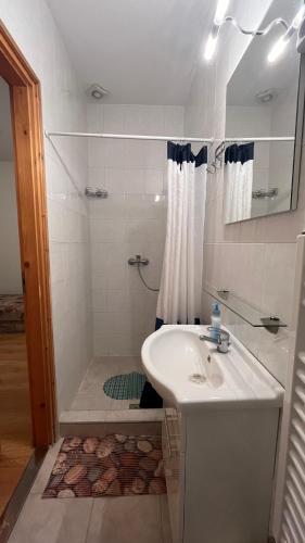 Shower, Szelkakas Vendeghaz in Morahalom