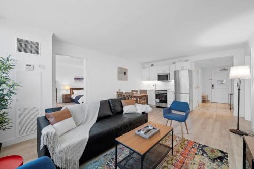 Sleep SIX Cozysuites, 1BR 2BA on the Boardwalk in Atlantic City, USA