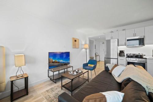 Sleep 4 Stylish Boardwalk CozySuites Studio in Atlantic City, USA