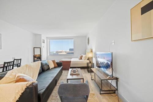 Sleep 4 Stylish Boardwalk CozySuites Studio in Atlantic City, USA