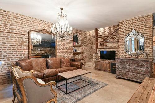 Knightsbridge 2BR Mews House - image 5