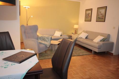 บริการและสิ่งอำนวยความสะดวก, Cafe Schneidewind in บาด พีร์มอนต์