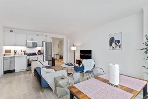 Sleep 6 Bold 1BR 2BA Beachfront by CozySuites thumb 4