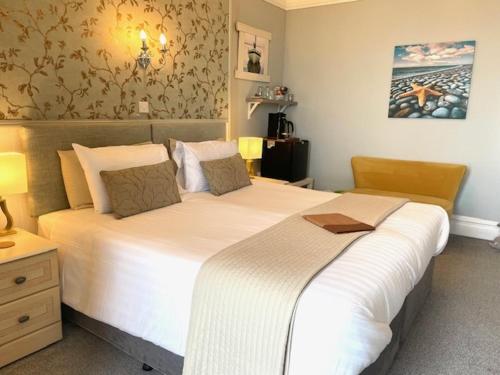 Superior Twin Room image 10