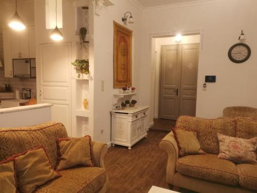 Kúria apartman with private jacuzzi and pool