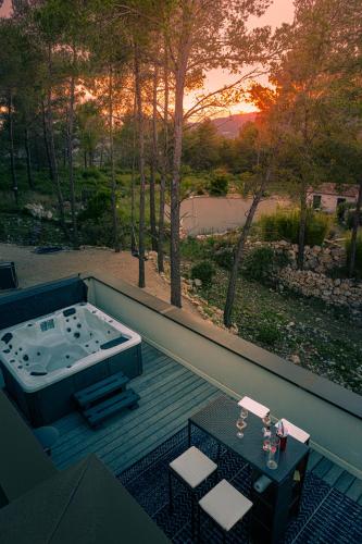 Гореща вана, Villa Horizon 5* Piscine Jacuzzi in Жумено
