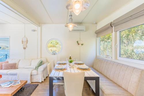 Očarujúci Houseboat na Dunaji, Bratislava (fotografie 3)