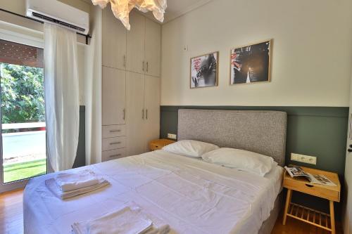 Cosy Glyfada Apartment Near the Sea with Parking and Workspace, Athens