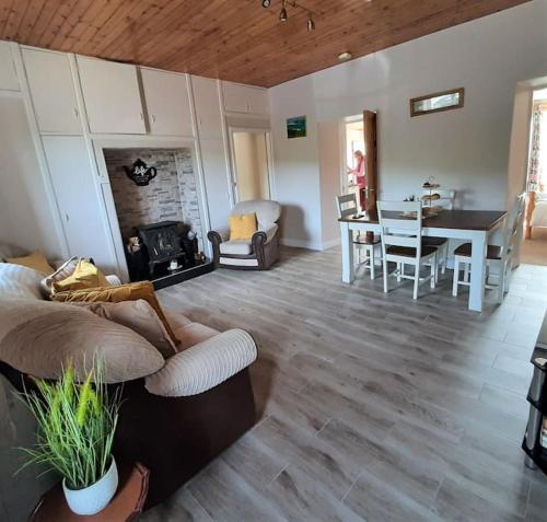 Hilltop Cottage in Kilkee