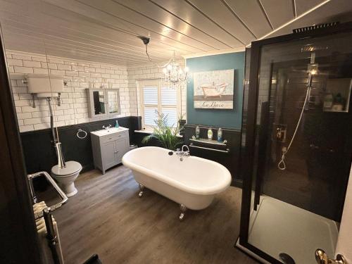 Zuhanyzó, Virginia House A Contemporary Cosy Period Cottage in Middleton Tyas